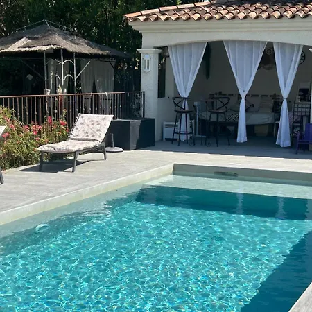 Maison Dans Un Village Au Coeur Des Garrigues *