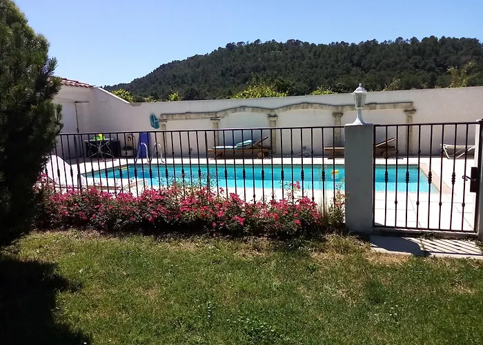 Дом отдыха Maison Dans Un Village Au Coeur Des Garrigues