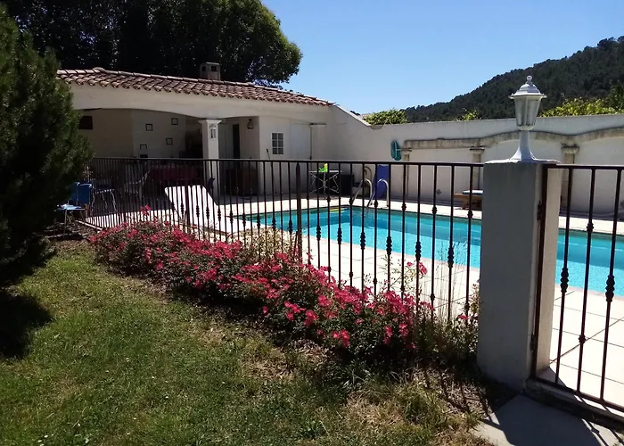 Maison Dans Un Village Au Coeur Des Garrigues Дом отдыха *